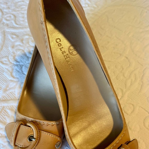 Cole Haan Buckle Kitten Heel Pumps SIZE 6B - Picture 2 of 7